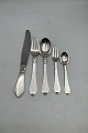 Danam Antik 
præsenterer: 
Georg 
Jensen Sterling 
Sølv Antik 
Bestiksæt til 8 
personer 40 
dele