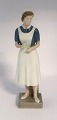 Lundin Antique 
præsenterer: 
Royal 
Copenhagen. 
Porcelænsfigur. 
Sygeplejerske. 
Model 4507. 
Højde 21,5 cm. 
(1 ...