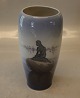 Klosterkælderen 
præsenterer: 
4463 Kgl. 
Vase, den lille 
havfrue, 
Langelinie 17 
cm Kongelig 
Dansk Porcelæn