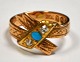 Pegasus – Kunst 
- Antik - 
Design 
präsentiert: 
14 Karat 
Goldring mit 
zwei Brillanten 
und einem 
Türkis