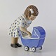 Kinnerup Antik 
& Porcelæn 
præsenterer: 
RC figur
407
Pige med 
dukkevogn
15,5 cm