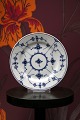 K&Co. presents: 
Royal 
Copenhagen, 
Blue Fluted 
Plain dessert 
plates. 
Dia.: 
15.5cm...