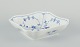 L'Art 
præsenterer: 
Royal 
Copenhagen 
Musselmalet 
Riflet.
Firkantet skål 
af porcelæn.