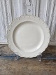 Engelsk Creamware tallerken dekoreret med fjerkant i relief 24,5 cm.