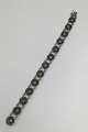 Danam Antik 
præsenterer: 
Georg 
Jensen Sterling 
Sølv Marguerit 
Armlænke, sort