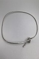 Danam Antik 
præsenterer: 
Georg 
Jensen Sterling 
Sølv Halsring 
No. 241 Forget 
Me Knot Torun