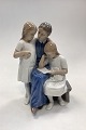 Danam Antik 
præsenterer: 
Bing og 
Grøndahl Figur 
- Mor med sine 
Piger No. 1910