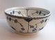 Lundin Antique 
præsenterer: 
Royal 
Copenhagen. 
Musselmalet, 
halvblonde. 
Stor rund skål. 
Model 631. 
Diameter 23 ...