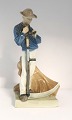 Royal Copenhagen. Høstarbejder med le. Model no. 685. Højde 25 cm. (1 sortering)