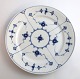 Lundin Antique 
præsenterer: 
Royal 
Copenhagen. 
Musselmalet, 
riflet. 
Tallerken. 
Model 184. 
Diameter 23 cm. 
(2 ...