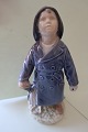 Royal Copenhagen (RC) figur
Dreng med paraply (samt skoletaske og sydvest)
Design: Ada Bonfils
Nr.: 3556
1. Sortering
H: 18cm