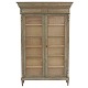 Aabenraa 
Antikvitetshandel 
præsenterer: 
Lys 
grågrøn vitrine 
med to døre og 
fem hylder. Ca. 
år 1850. H: 
213cm. ...