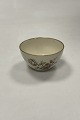 Danam Antik 
præsenterer: 
Royal 
Copenhagen 
Frijsenborg 
Lille Skål No 
1678