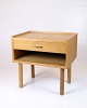 Osted Antik & 
Design 
præsenterer: 
Sengebord 
/ Natbord - 
Hans J. Wegner 
- GE430 - Ry 
Møbelfabrik - 
Egetræ - 1960

