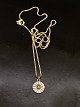 Middelfart 
Antik presents: 
Gold 
plated sterling 
silver daisy 
pendant