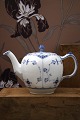 K&Co. 
præsenterer: 
Gammel 
tekande i 
Musselmalet , 
Halvblonde fra 
Royal 
Copenhagen fra 
1898-1923.
1/611...