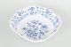 Meissen
Firkantet 
skål, 
“Løgmønstret”, 
tidligt 
1900-tal.