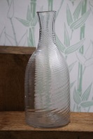vare nr: Svensk snoet glas karaffel 1
