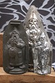 Dekorative , gamle chokoladeforme af julemænd lavet i metal med en rigtig fin 
patina.