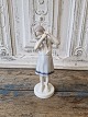 B&G sjælden Art 
Nouveau figur, 
pige der 
fletter hår no. 
1758