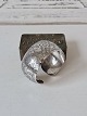 Karstens Antik præsenterer: Vintage armring i sølv, smukt ciseleret blomster motiv