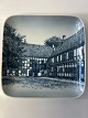Antik Huset præsenterer: Bing & Grøndahl Firkantet asiet Alborghus slot.Dek Nr. 9542-455