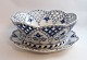 Lundin Antique præsenterer: Royal Copenhagen. Musselmalet helblonde. Rund frugtskål med underfad. Model (1061 + ...