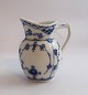 Lundin Antique præsenterer: Royal Copenhagen. Musselmalet Halvblonde. Flødekande. Model 522. Højde 10,5 cm. (2 ...