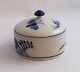 Lundin Antique præsenterer: Royal Copenhagen. Bonbonniere med sommerfugl. Model 2115. Diameter 8,5 cm. Højde 7 ...
