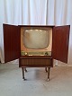 Antik Pjot præsenterer: TV i skab Kr. 750,-