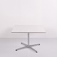 Sofabord af Arne Jacobsen og Piet Hein med hvid ...