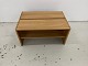 MR Retro Design præsenterer: Sofabord fra Rei-serien by Sinnerup udført i massiv egetræ.Vejledende nypris: ...