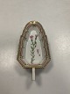 Danam Antik præsenterer: Kongelig Porcelæn Flora Danica skål med hank No. 20/3542