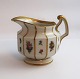 Lundin Antique præsenterer: Royal Copenhagen. Henriette. Flødekande. Model 444-8564. Højde 9 cm. (1 sortering).