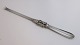 Lundin Antique præsenterer: Georg Jensen. Konge. Sterling (925). Hummergaffel. Længde 19 cm.