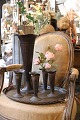 K&Co. præsenterer: Dekorative , gamle franske blomstervaser fra en blomsterbutik i metal med en super fin ...