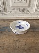 Karstens Antik præsenterer: Royal Copenhagen Blå Blomst flettet flaskebakke no. 8216