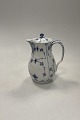 Danam Antik præsenterer: Royal Copenhagen Musselmalet Riflet Chokolade kande No. 30