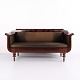Osted Antik & Design præsenterer: Antik Empire Sofa i Mahogni med Drejede Ben og Brun Polstring fra 1830erne