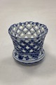 Danam Antik præsenterer: Royal Copenhagen Musselmalet Helblonde Vase/Cigaretbæger No. 1015