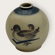 Moster Olga - Antik og Design præsenterer: Royal CopenhagenJernporcelænVase med And#26/145*350kr