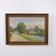 Osted Antik & Design præsenterer: Oliemaleri på Lærred med Landskabsmotiv, Gård ved Sø i Guldramme 56 x 75,5 cm