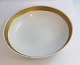 Lundin Antique præsenterer: Royal Copenhagen. Vifte med guld. Rund skål. Model 11526. Diameter 22,5 cm. Højde 6 ...