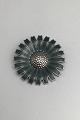 Danam Antik præsenterer: Georg Jensen Sterling Sølv Marguerit Broche / Vedhæng (Olivengrøn)