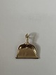 Antik Huset præsenterer: Fejebakke Vedhæng / Charms i 14 karat guldHøjde 2,0 cm