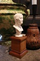 K&Co. præsenterer: Antik , 1800 tals buste skåret i ben af Bertel Thorvaldsen på træ fod...