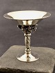 Middelfart Antik præsenterer: Georg Jensen. Sterling sølv drue opsats model 263A.