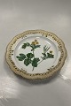 Danam Antik præsenterer: Royal Copenhagen Flora Danica Fad med gennembrudt rand No 20/3574