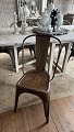 K&Co. præsenterer: Original gammel fransk Tolix cafe stol i afpudset metal Med en rigtig fin patina…