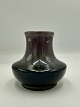 Vase i sort og violet Glasur